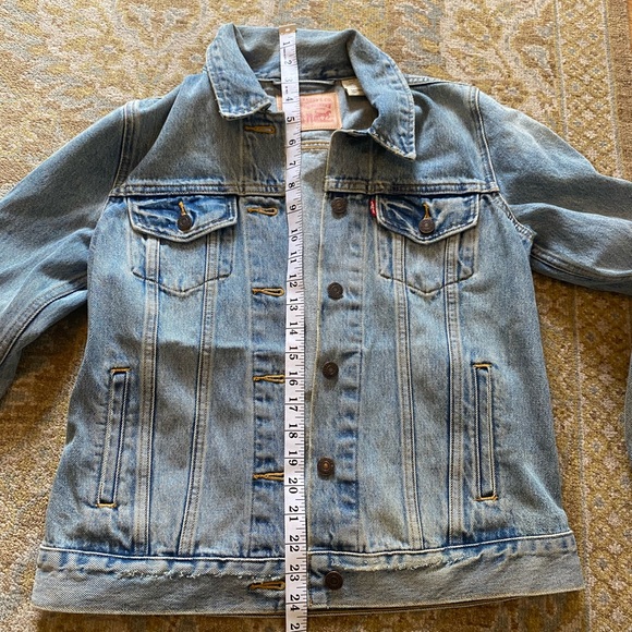 Levi’s Jean Jacket - Picture 7 of 8
